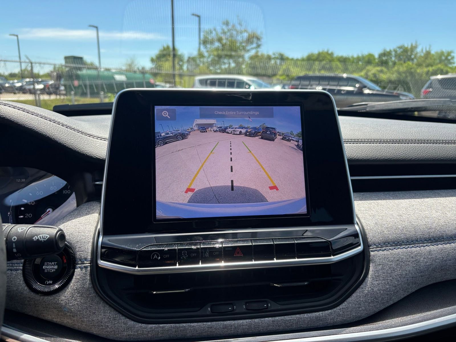 Used 2025 Jeep Compass Latitude image 22