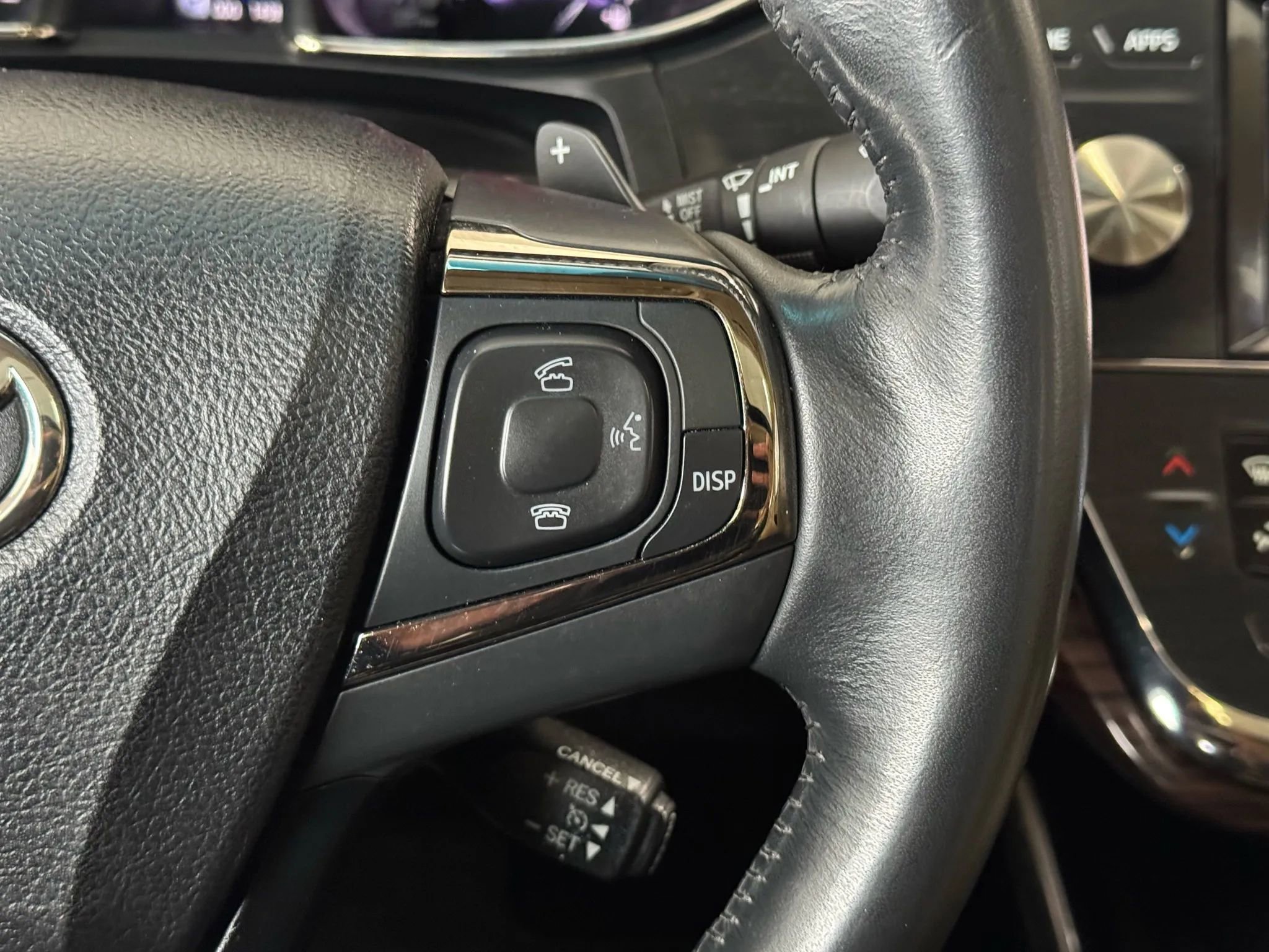 Used 2015 Toyota Avalon XLE image 12