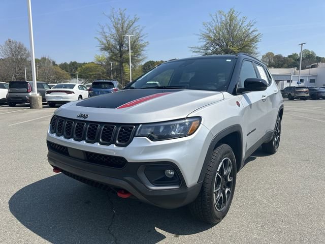 Used 2024 Jeep Compass Trailhawk AWD/4WD image 1