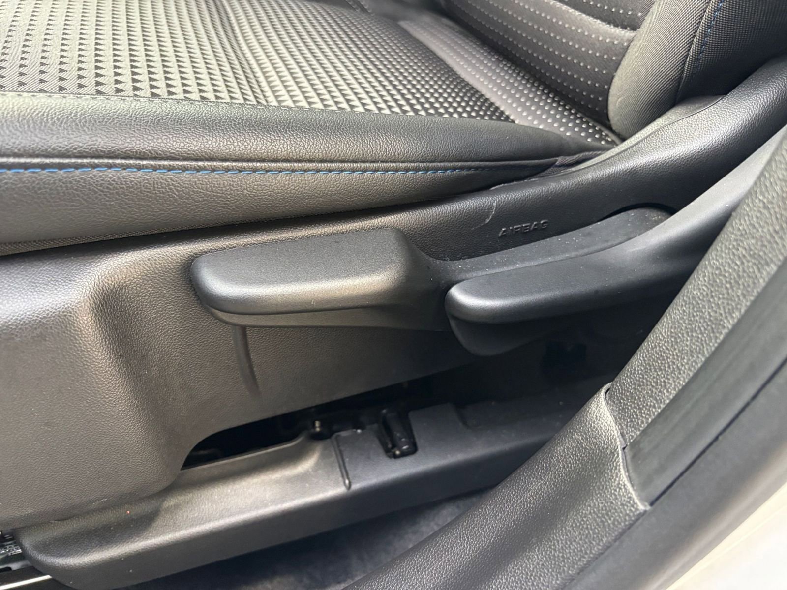 Used 2025 Chevrolet Trax LT image 23