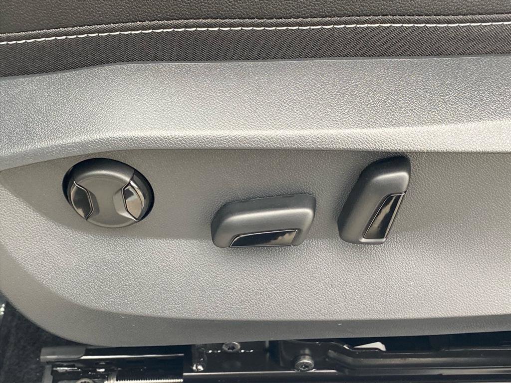 New 2026 Volkswagen Taos SEL AWD/4WD image 3