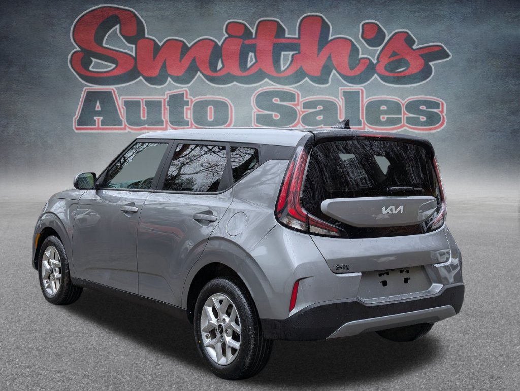 Used 2024 Kia Soul LX w/ LX Technology Package FWD image 4