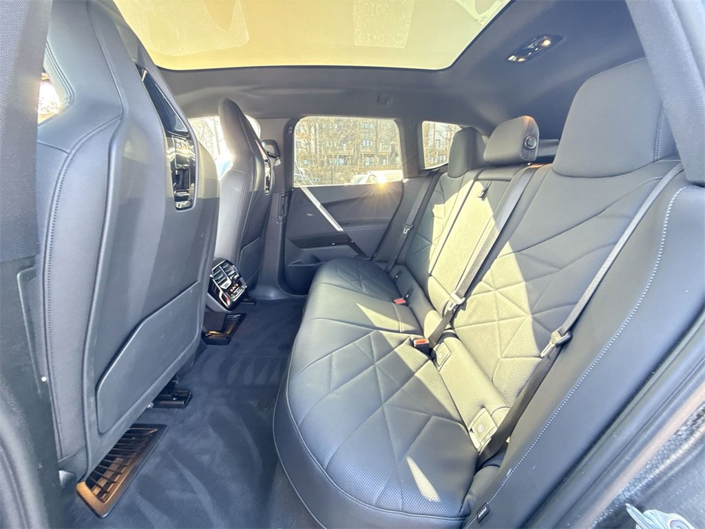 Used 2023 BMW iX xDrive50 w/ Sport Package image 24