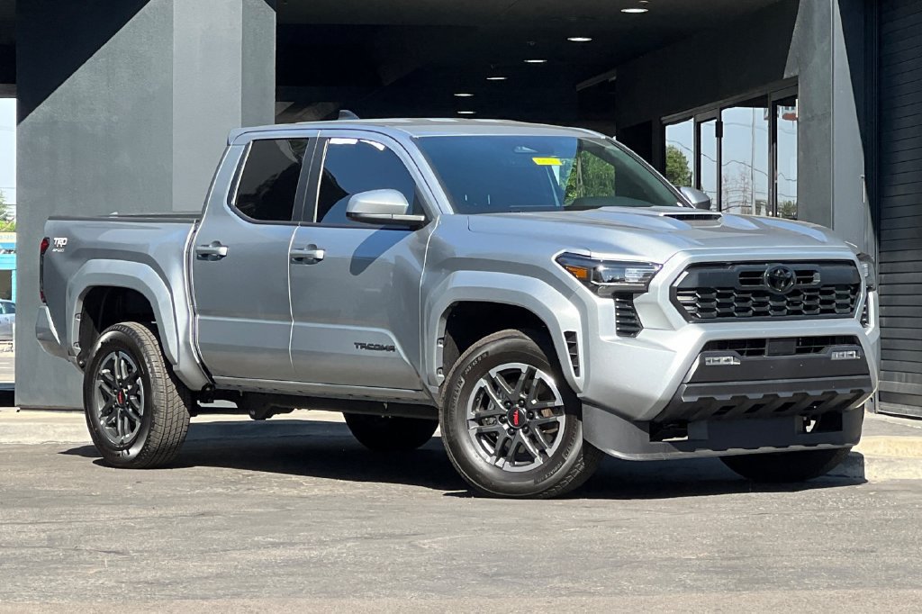 Used 2026 Toyota Tacoma TRD Sport RWD image 2