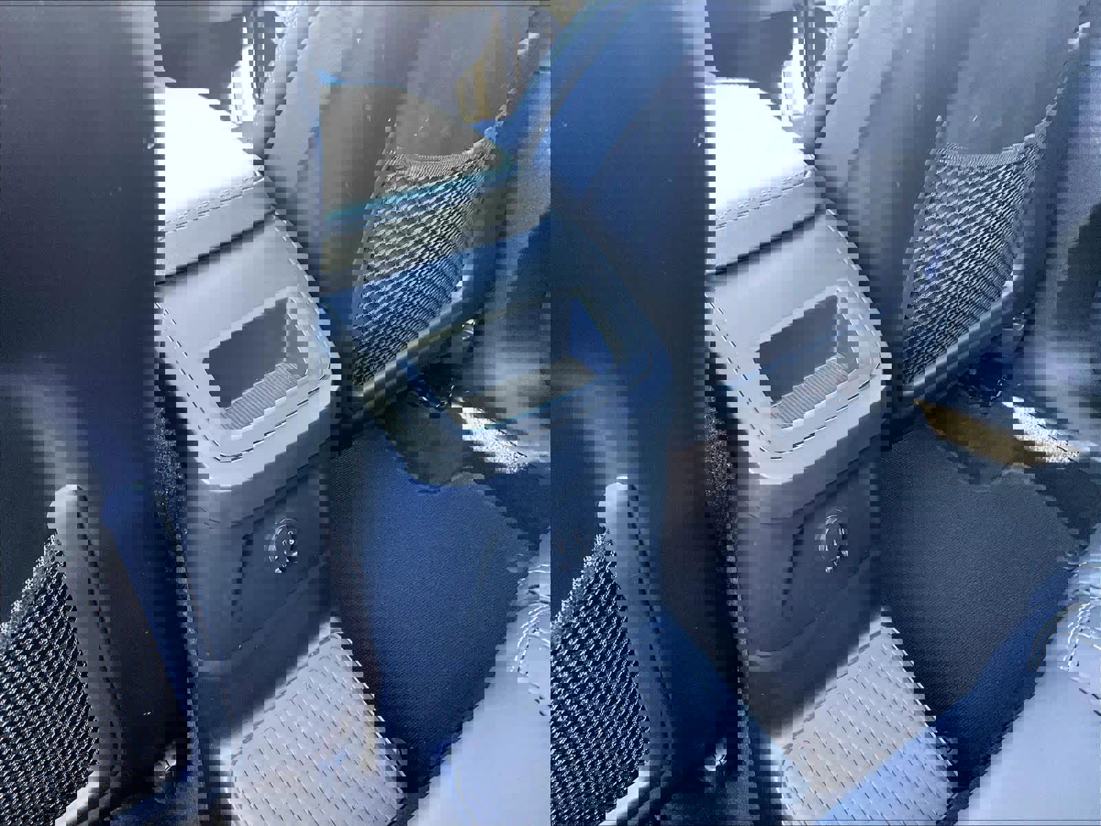 Used 2023 Volvo XC60 T8 Ultimate image 37