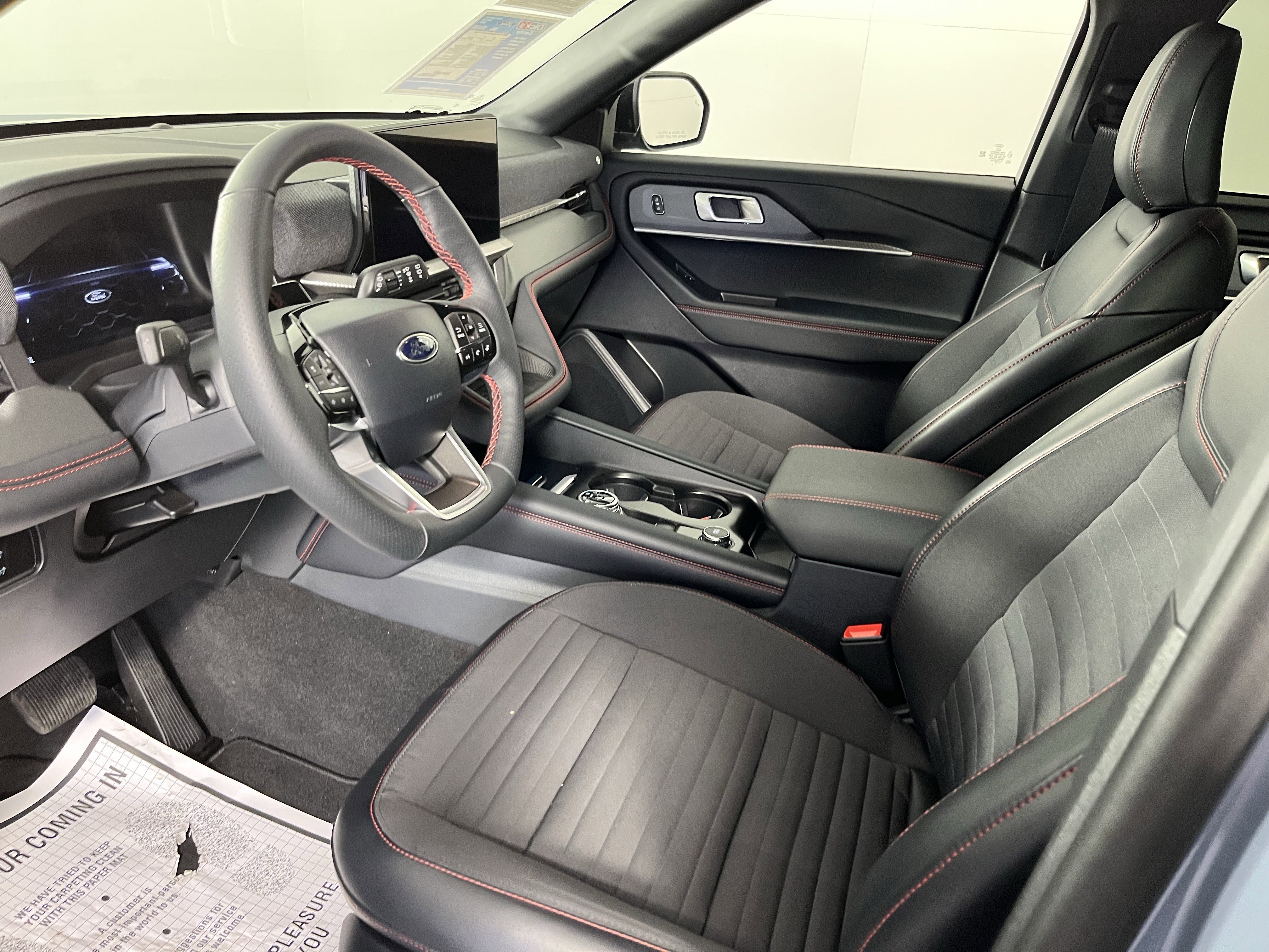 Used 2025 Ford Explorer ST-Line w/ Premium Package image 9