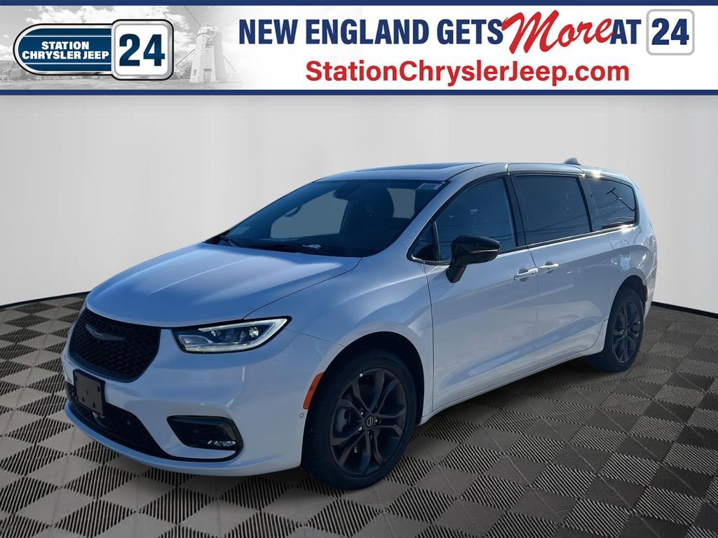 New 2026 Chrysler Pacifica Select