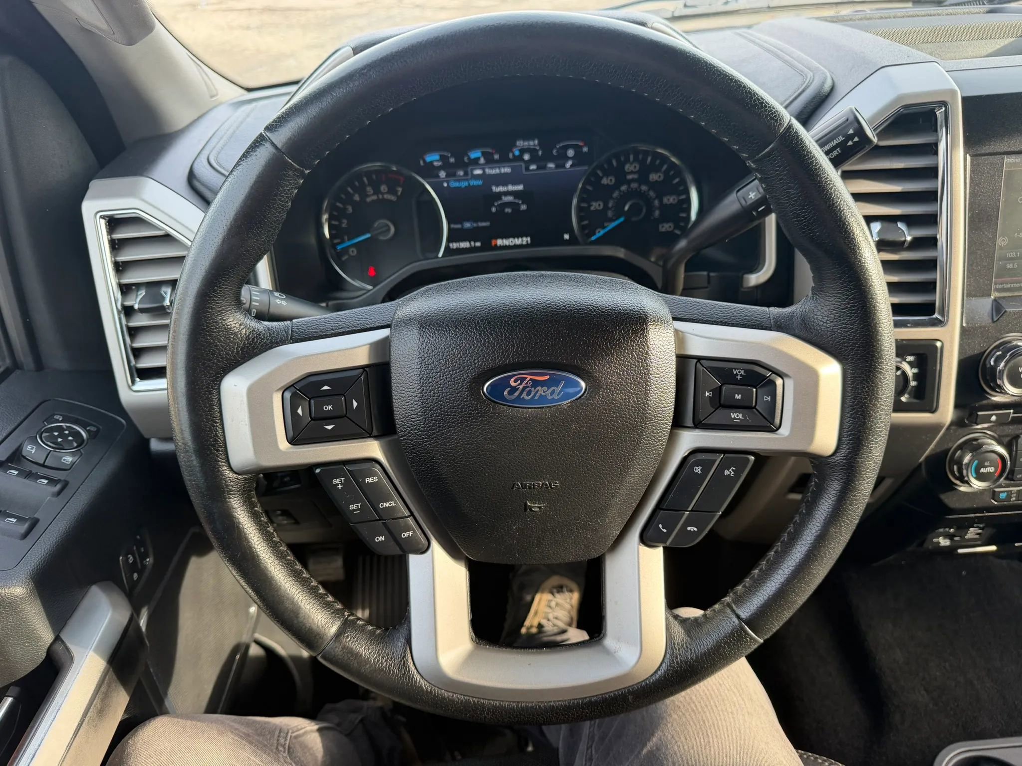 Used 2015 Ford F150 Lariat image 12