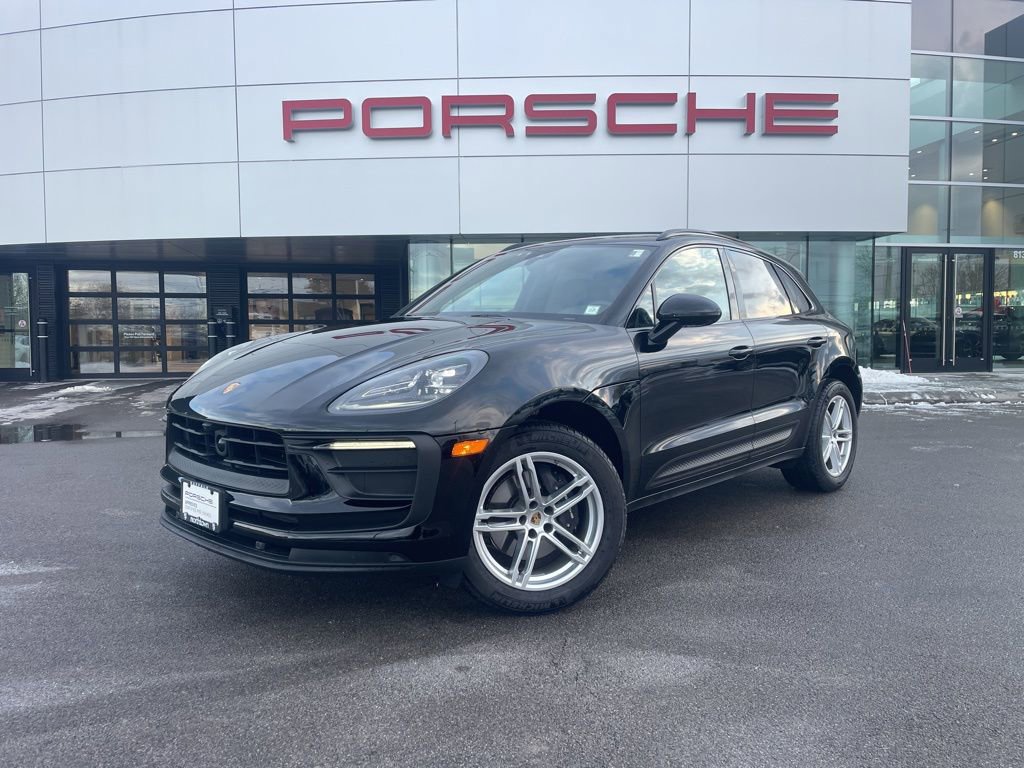 Certified 2025 Porsche Macan AWD/4WD image 1