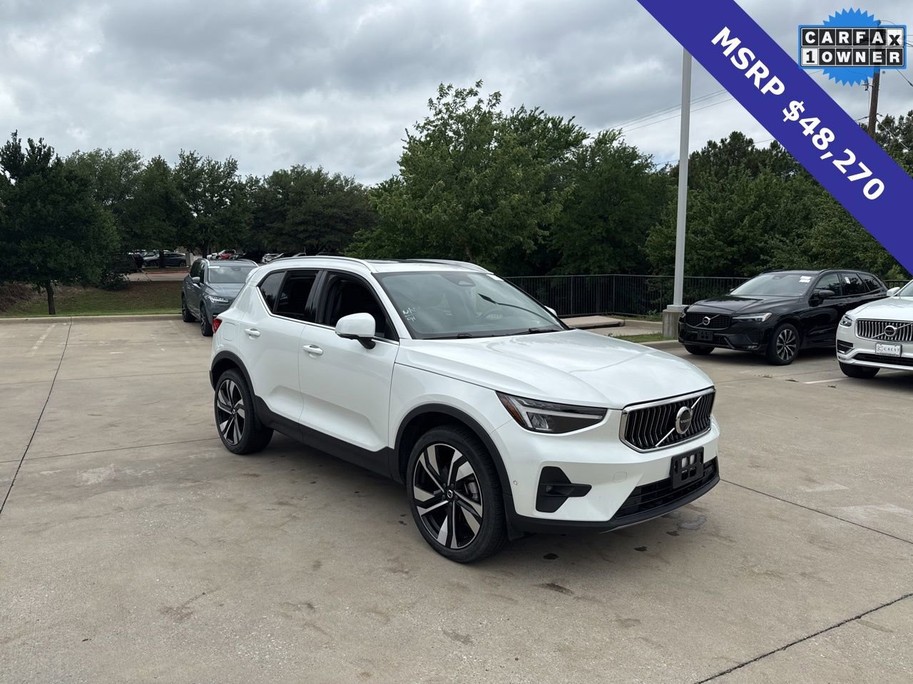 Certified 2025 Volvo XC40 B5 Plus AWD/4WD image 3