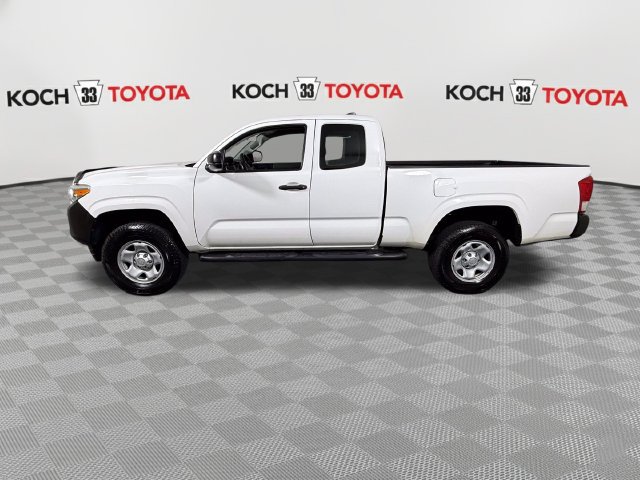 Used 2017 Toyota Tacoma SR AWD/4WD image 4