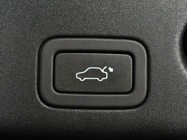 Used 2019 Jaguar XJ L Portfolio image 18