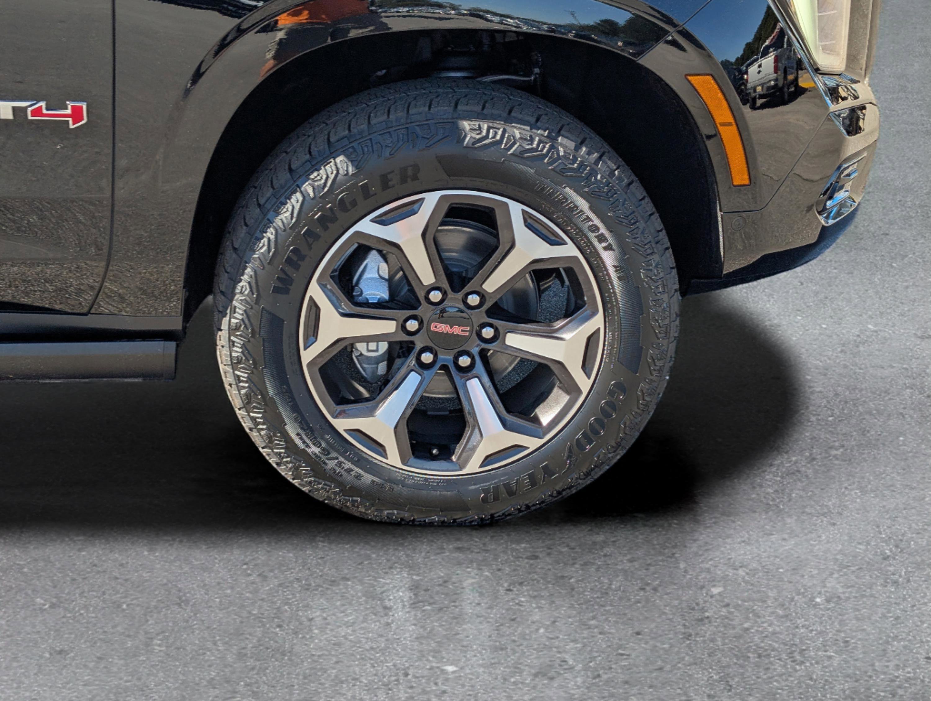 New 2026 GMC Yukon AT4 Ultimate w/ LPO, Floor Liner Package image 6