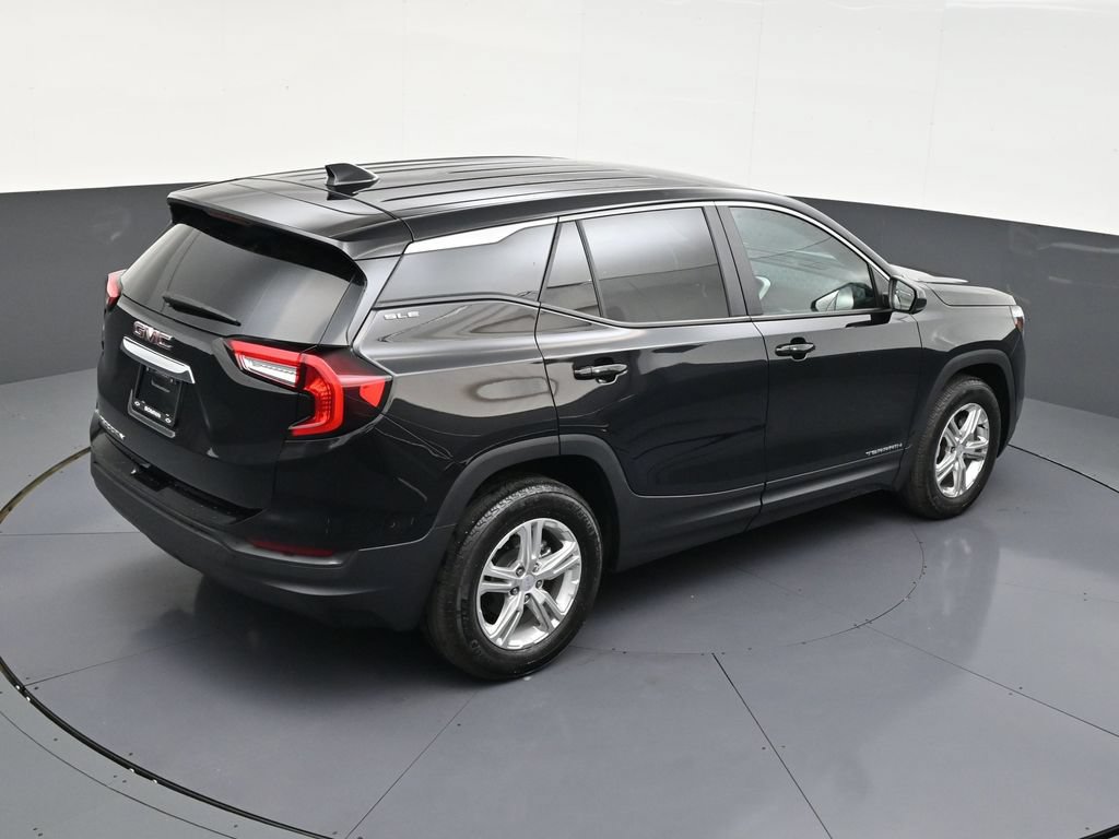 Used 2024 GMC Terrain SLE w/ Driver Convenience Package FWD image 13