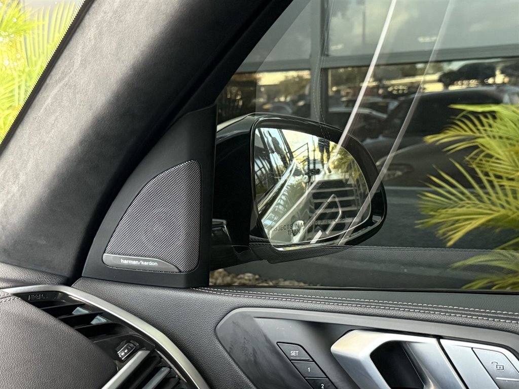 Used 2020 BMW X7 M50i w/ Executive Package image 38