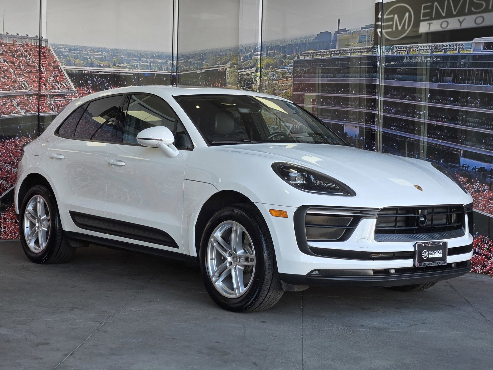 Used 2024 Porsche Macan image 1