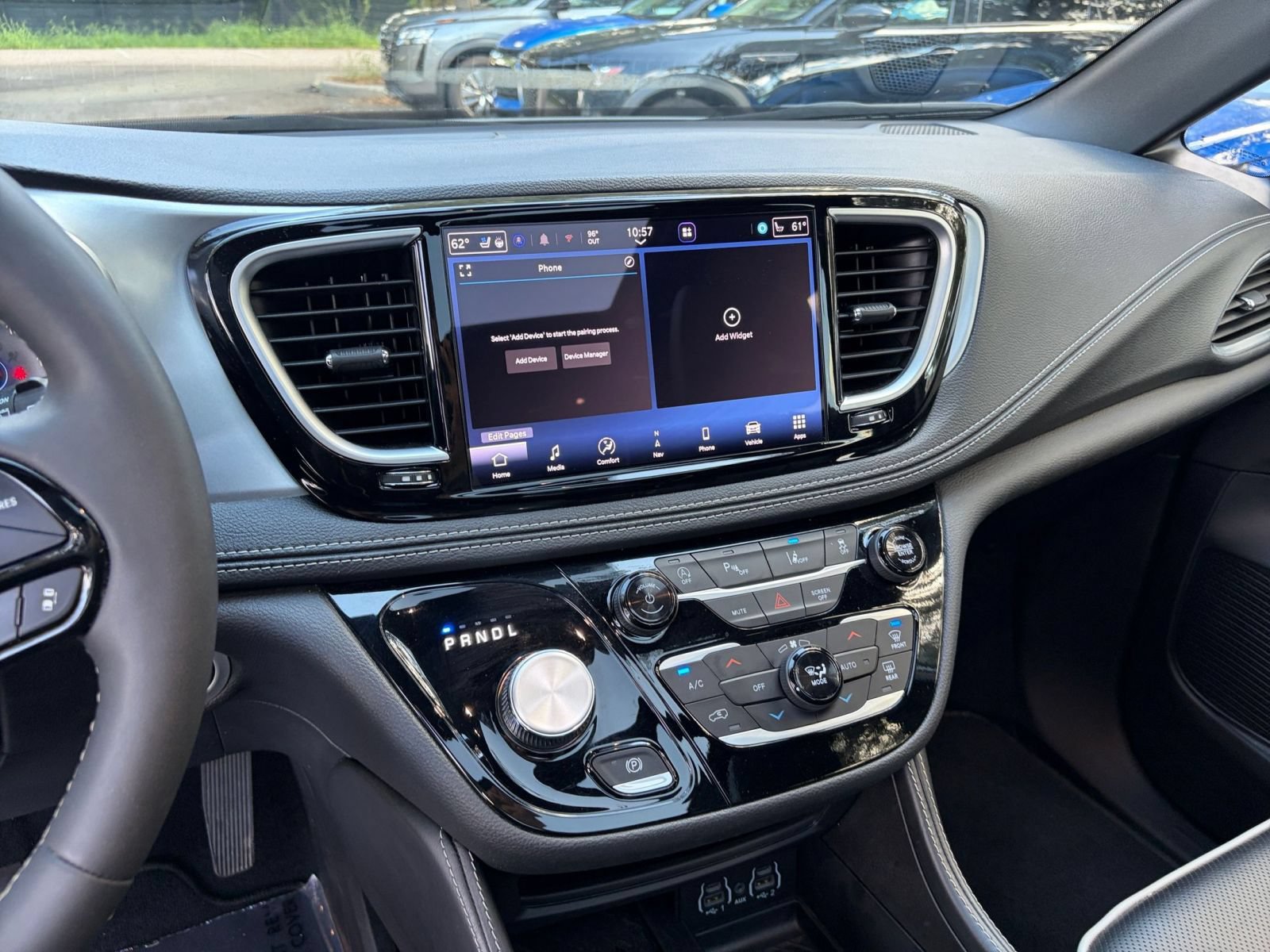 Used 2025 Chrysler Pacifica Limited FWD image 21