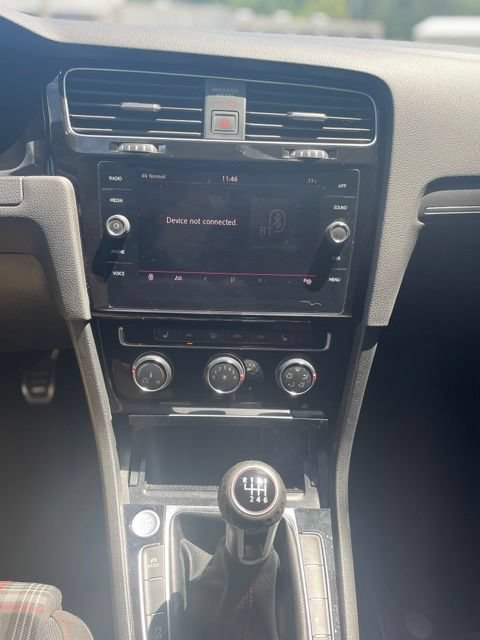 Used 2018 Volkswagen GTI SE FWD image 23