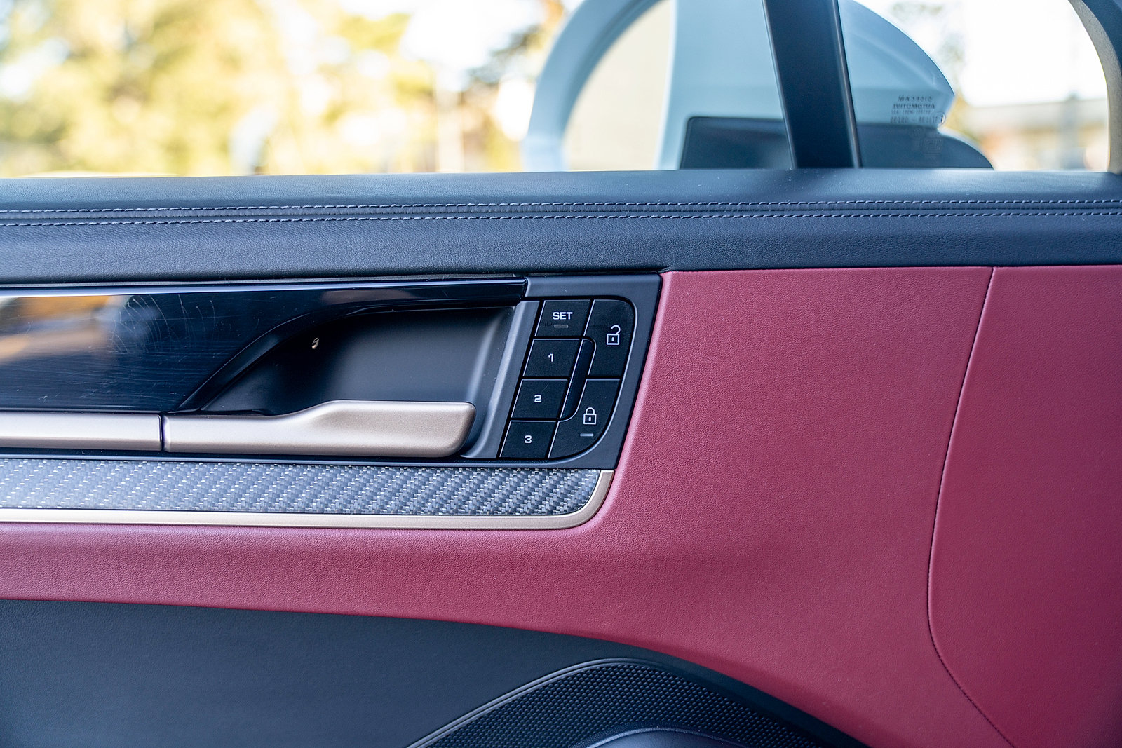 Certified 2025 Porsche Cayenne Coupe image 18