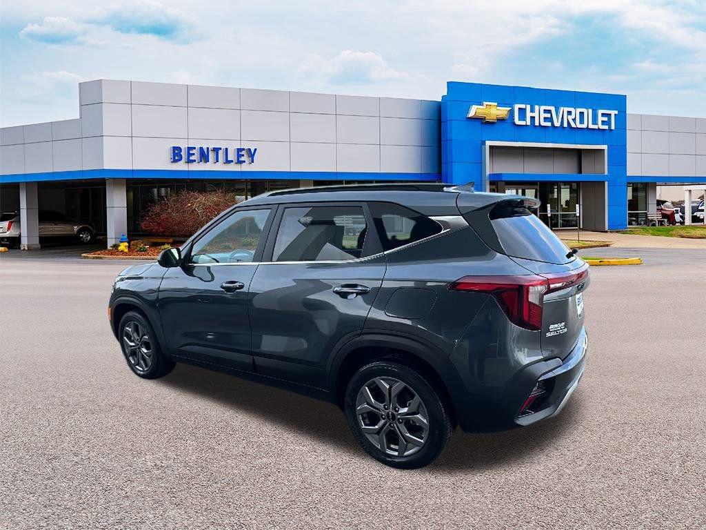 Used 2024 Kia Seltos S image 3