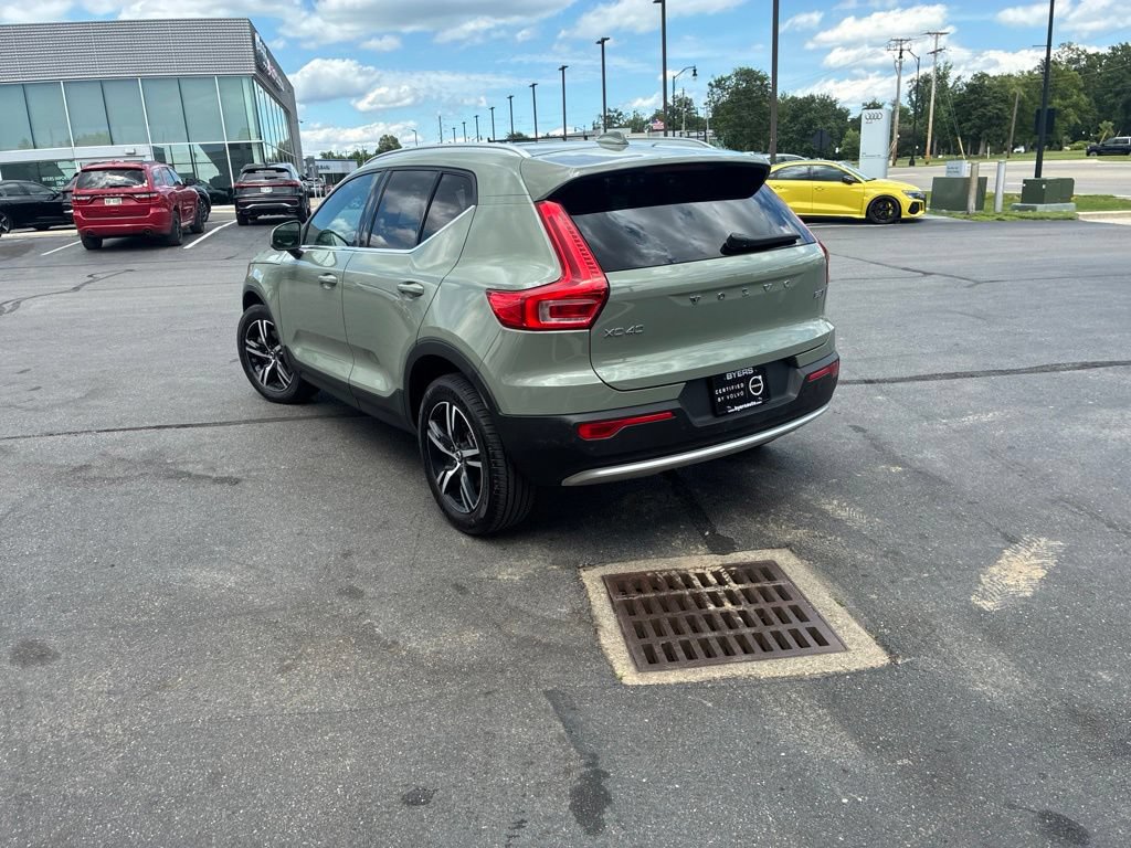 Used 2024 Volvo XC40 B5 Core AWD/4WD image 4
