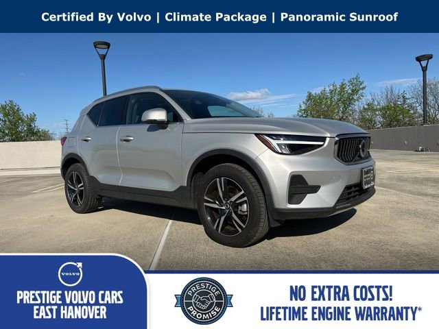 Certified 2025 Volvo XC40 B5 Core image 1