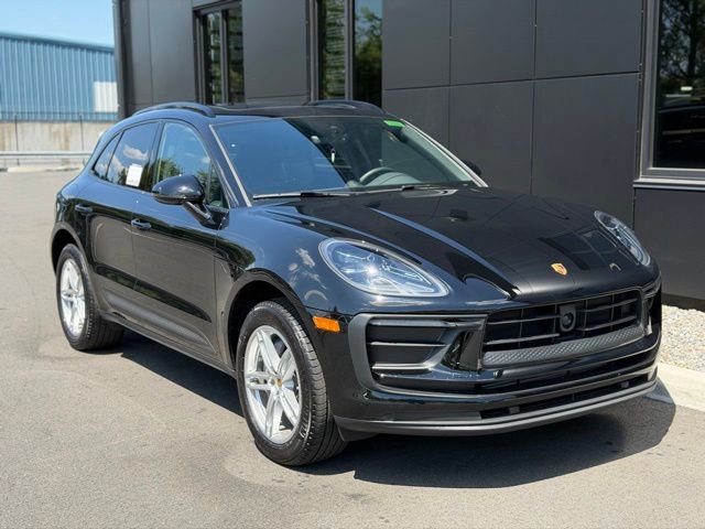 Used 2025 Porsche Macan AWD/4WD image 9