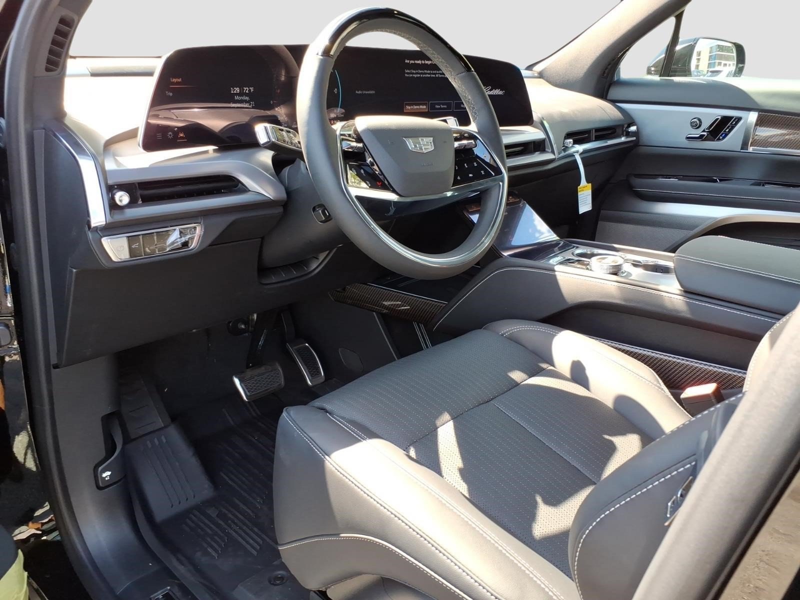 New 2027 Cadillac Vistiq Luxury w/ LPO, Floor Liner Package AWD/4WD image 13