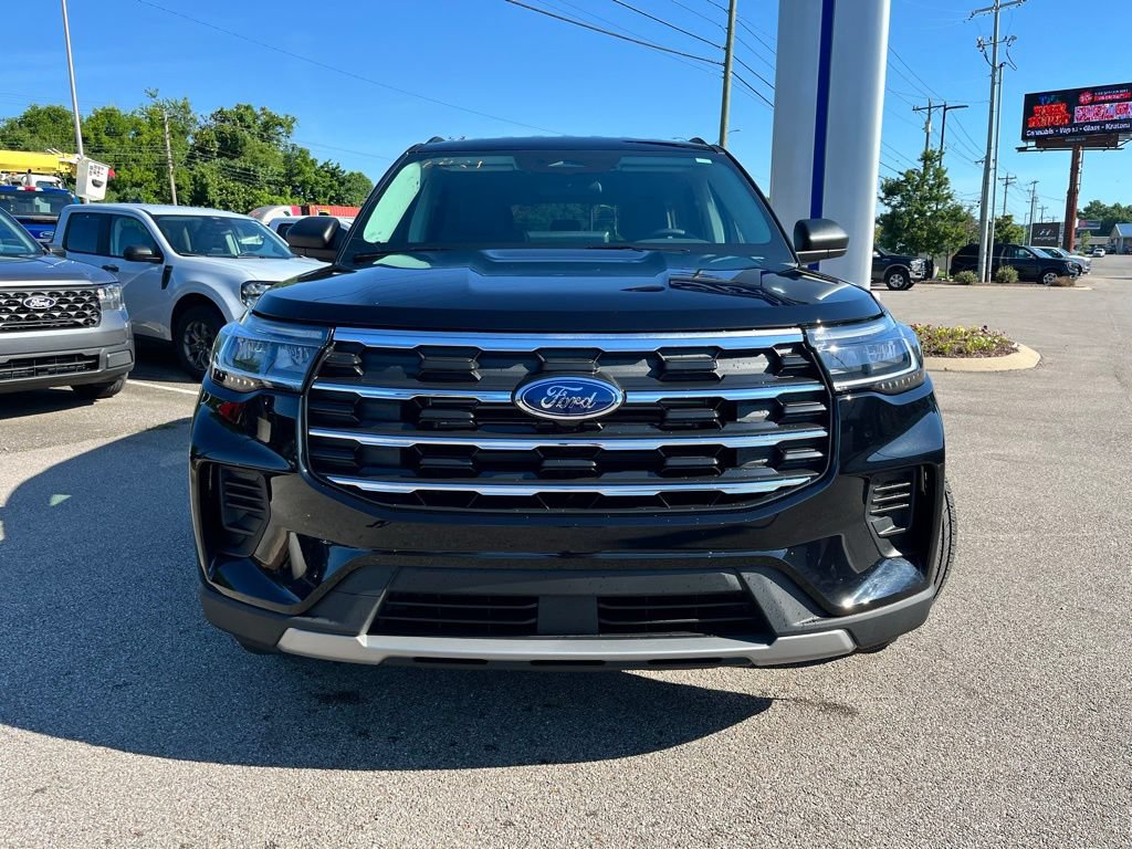 New 2026 Ford Explorer Active RWD image 2