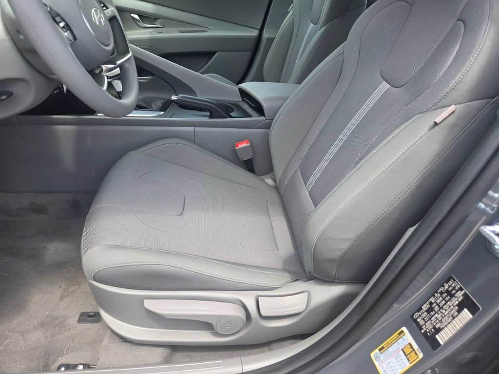 Used 2026 Hyundai Elantra SE FWD image 9