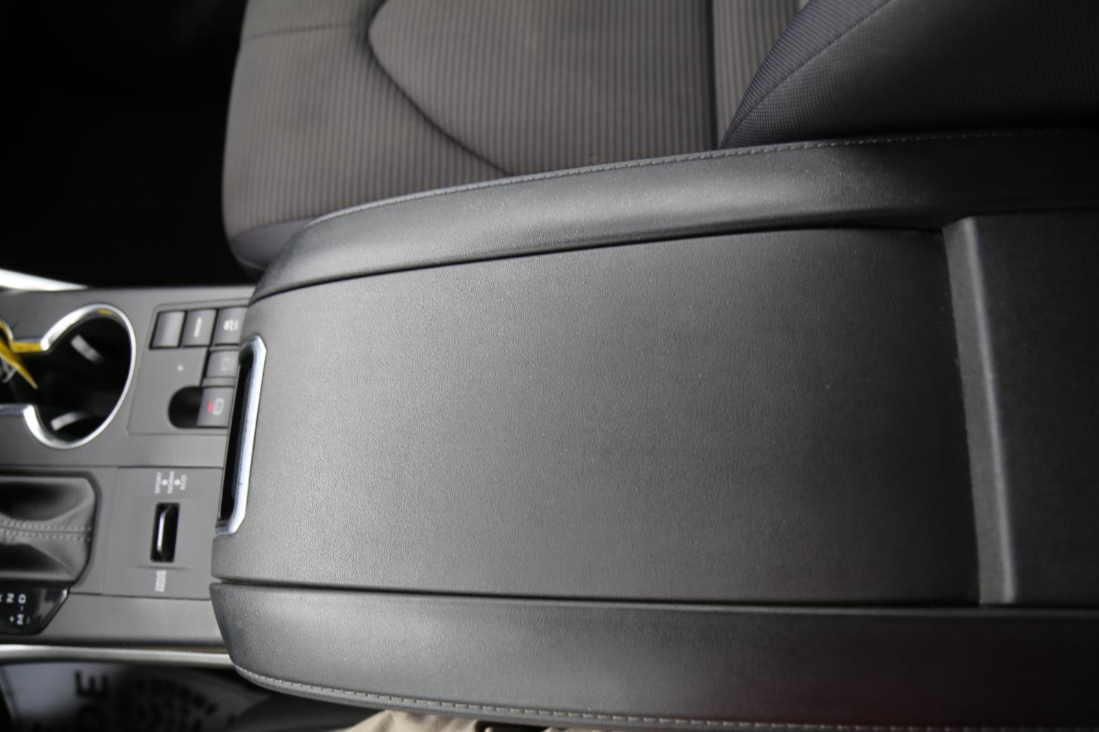 Used 2024 Toyota Highlander LE FWD image 18