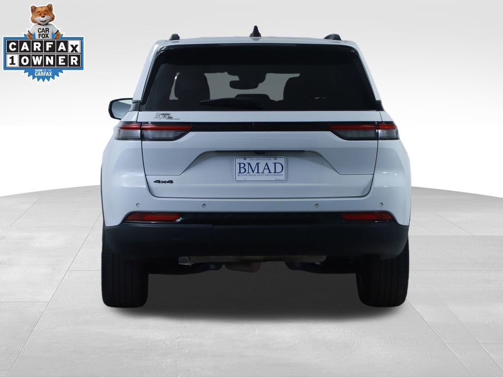 Used 2023 Jeep Grand Cherokee Altitude image 11