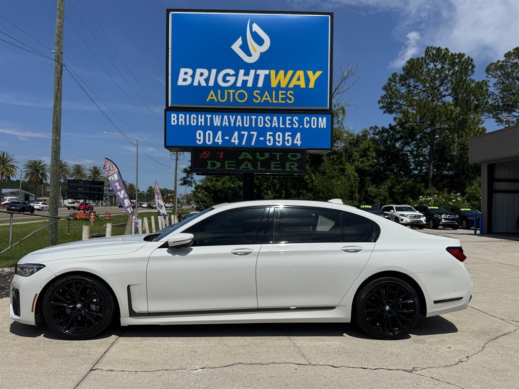 Used 2021 BMW 740i w/ M Sport Package RWD image 2