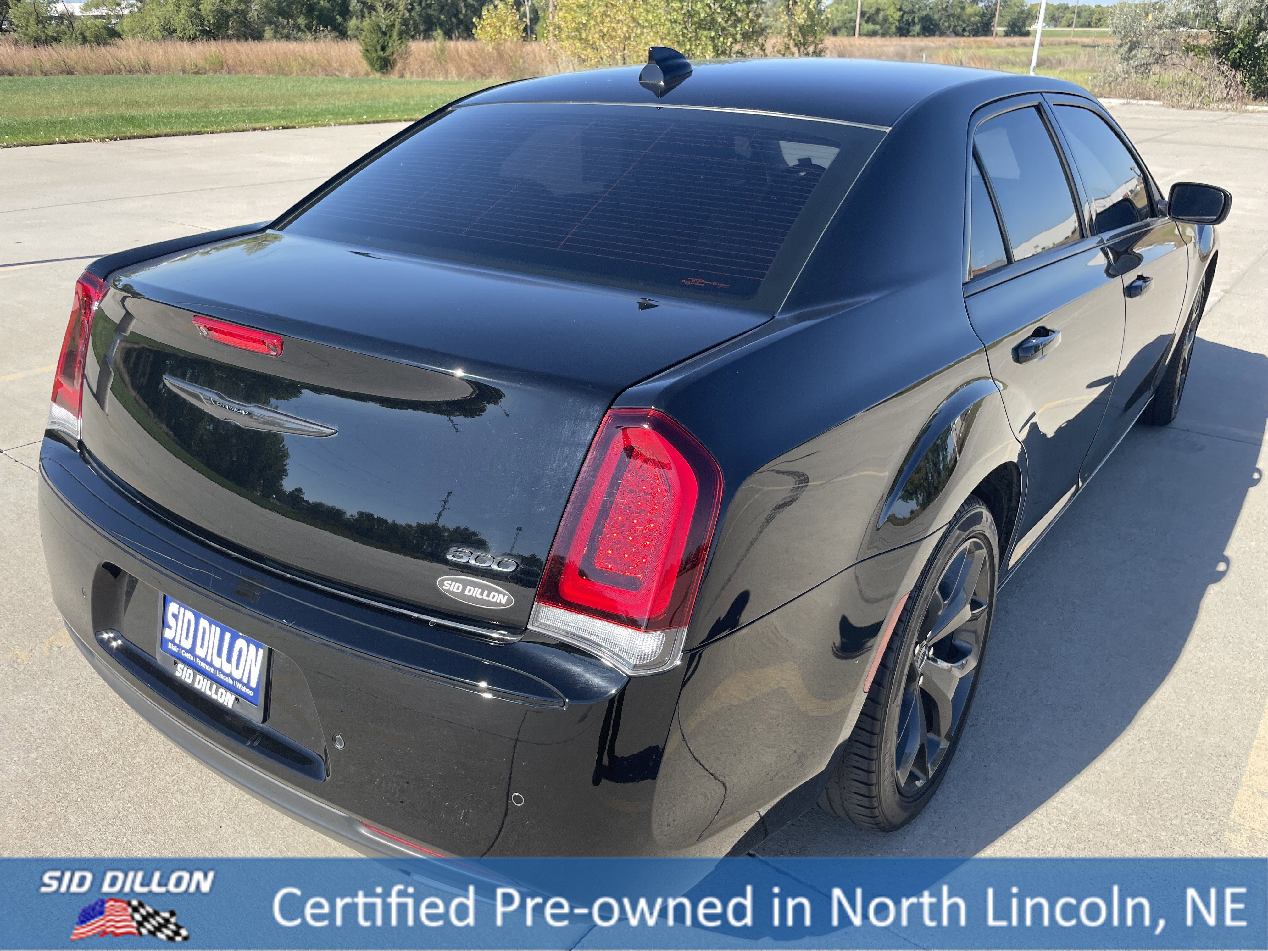 Used 2023 Chrysler 300 Touring w/ Safetytec Plus Group image 8