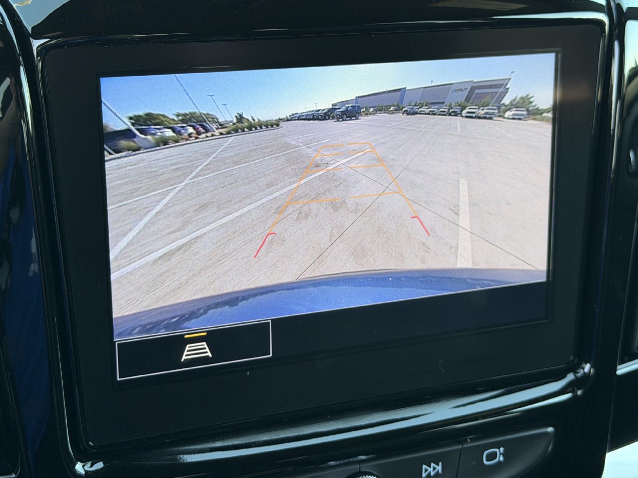 Used 2023 Chevrolet Traverse LT FWD image 17
