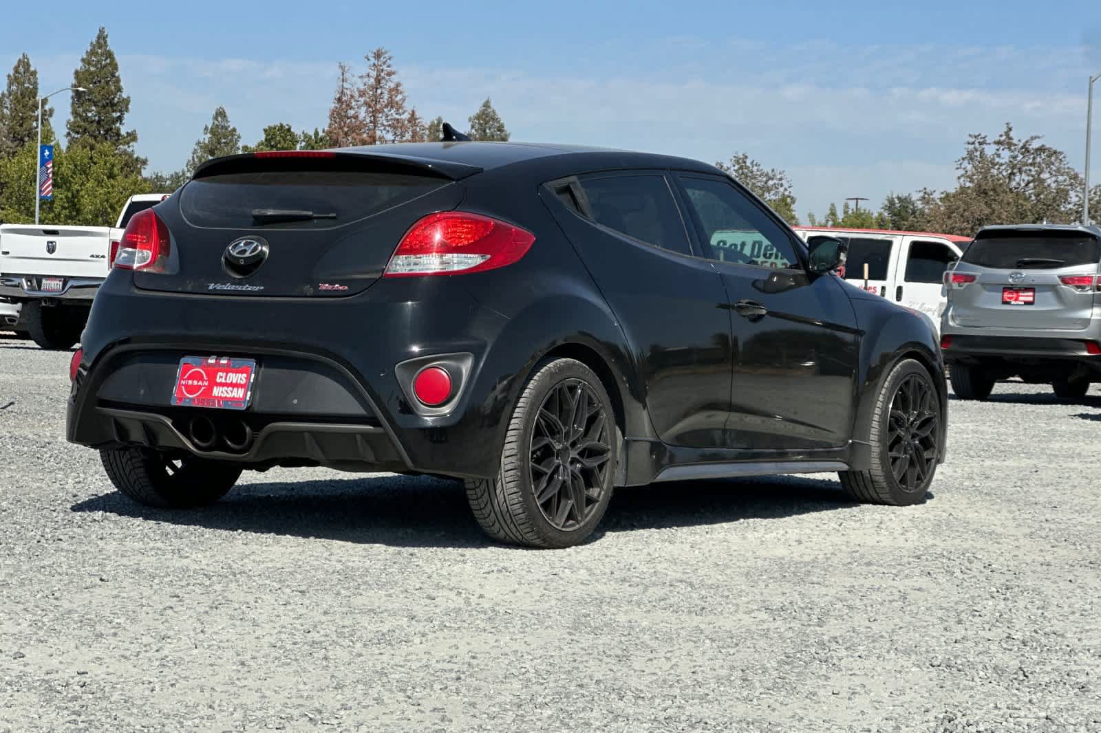 Used 2015 Hyundai Veloster Turbo w/ Option Group 04 FWD image 2