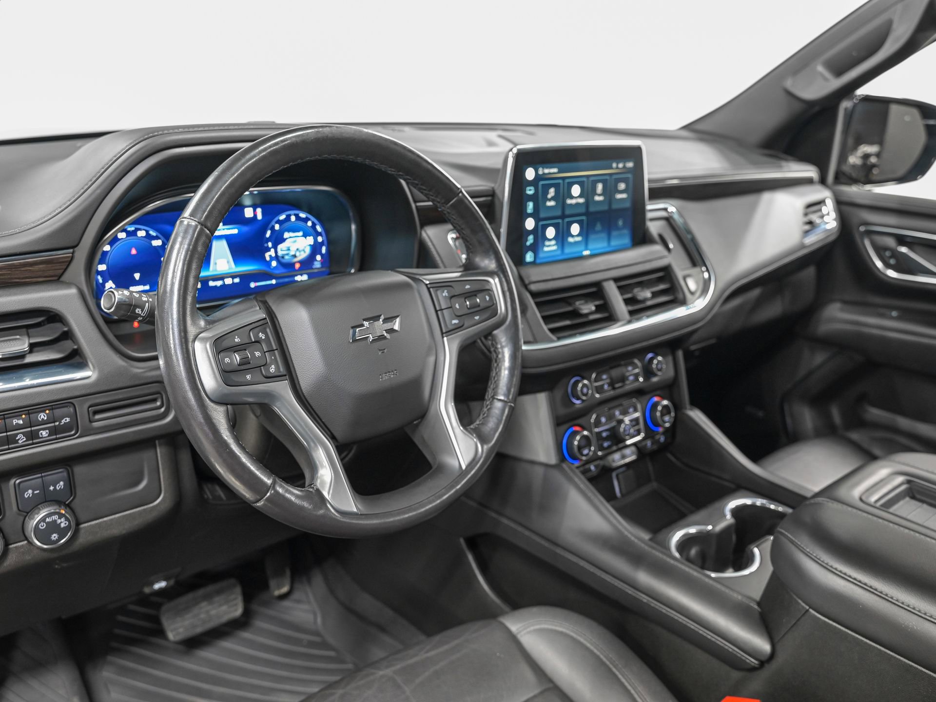 Used 2022 Chevrolet Tahoe Z71 w/ Luxury Package AWD/4WD image 15