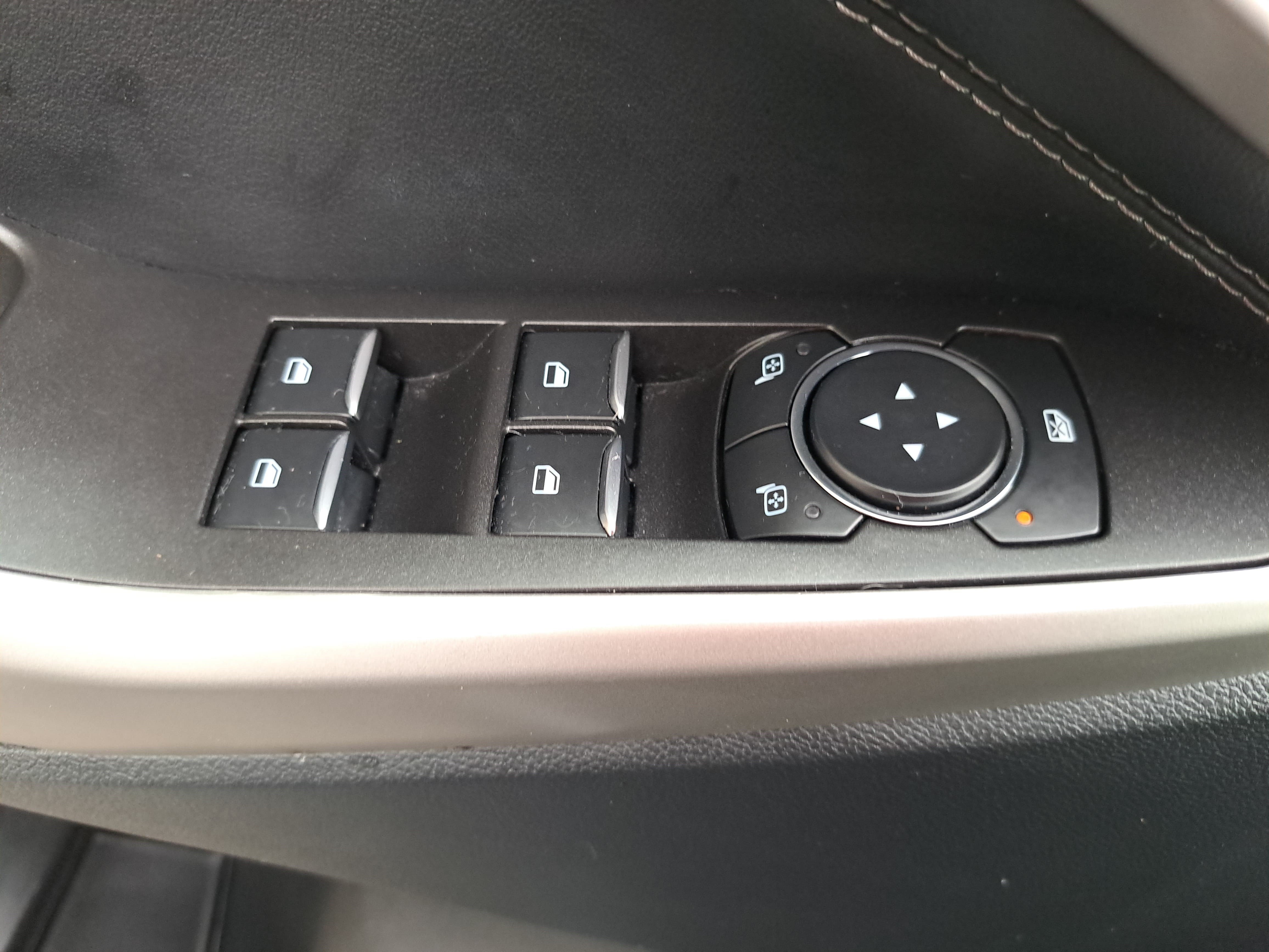 Used 2023 Ford Explorer XLT w/ Equipment Group 202A RWD image 28