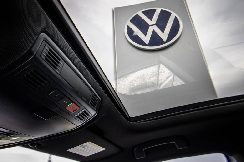 Certified 2026 Volkswagen Jetta GLI Autobahn FWD image 44