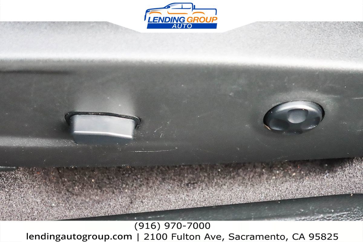 Used 2018 Dodge Challenger SXT w/ Blacktop Package image 20