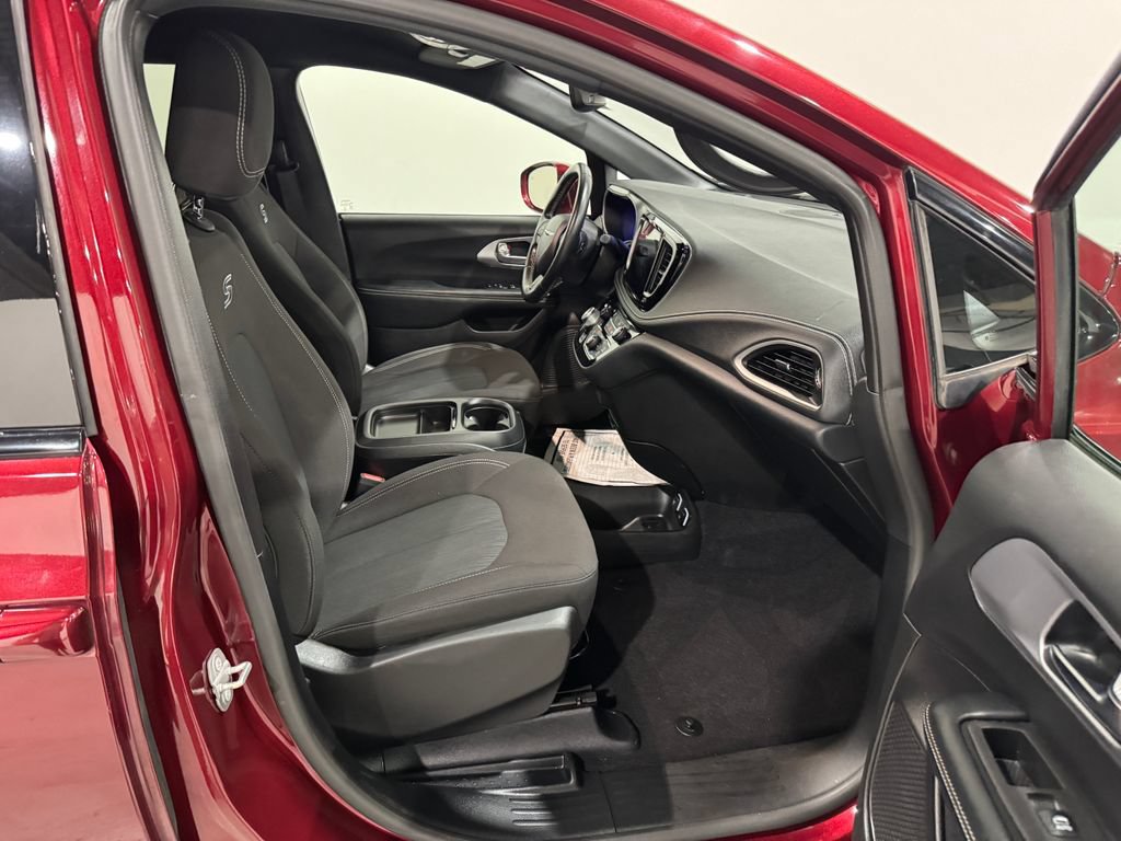 Used 2021 Chrysler Pacifica Touring w/ S Appearance Package FWD image 23