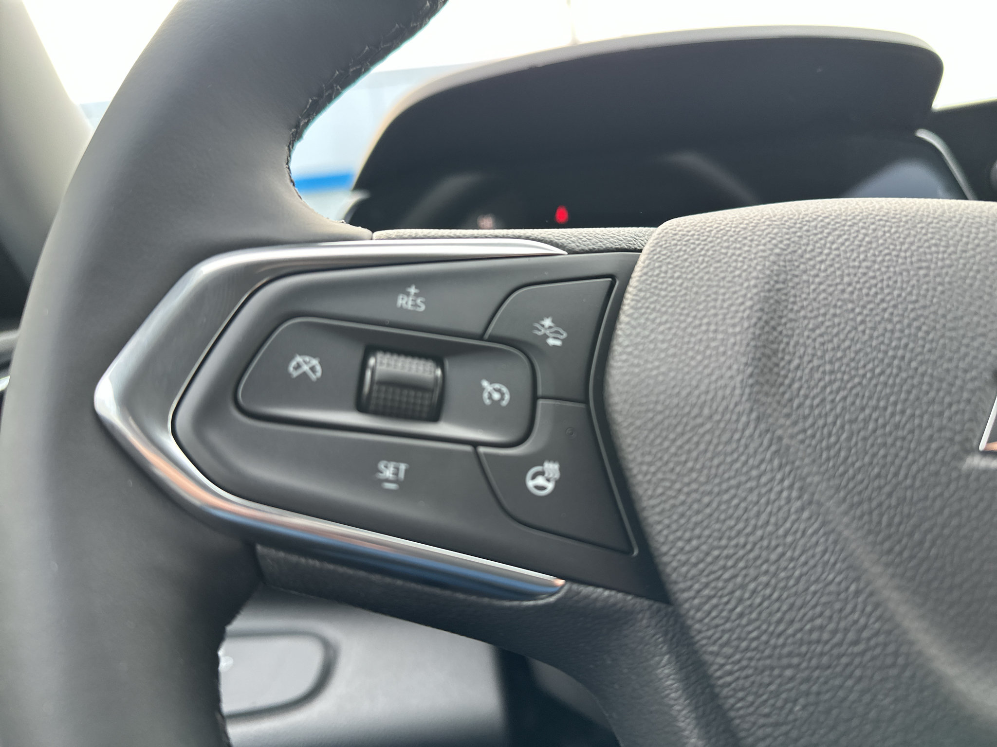 New 2026 Chevrolet Trax LT w/ LT Convenience Package FWD image 24