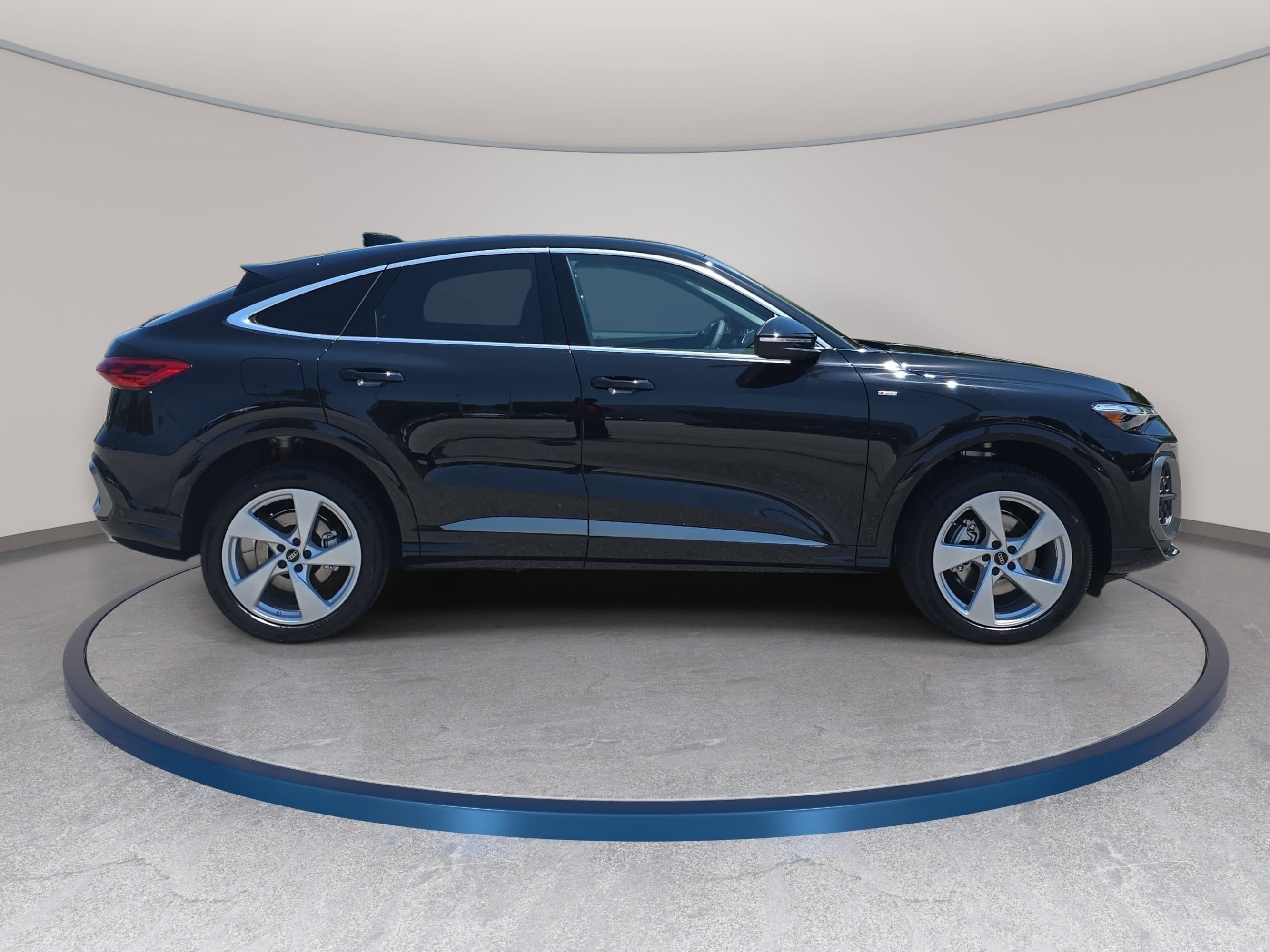 New 2026 Audi Q5 Premium Plus AWD/4WD image 4