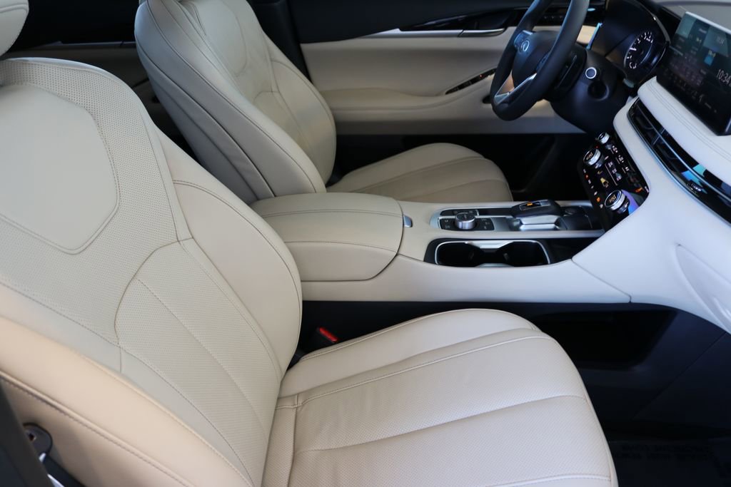 Certified 2025 INFINITI QX60 Pure image 41