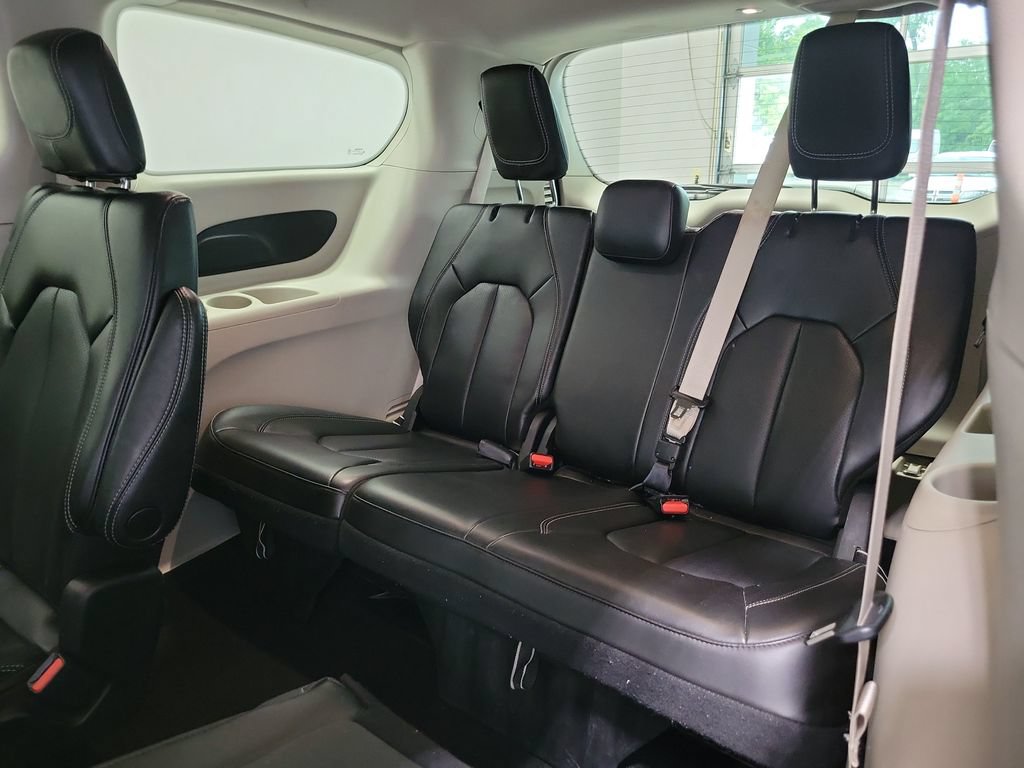 Certified 2023 Chrysler Pacifica Touring-L FWD image 25