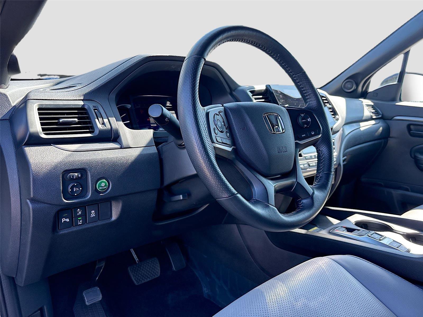 Certified 2025 Honda Passport EX-L image 10