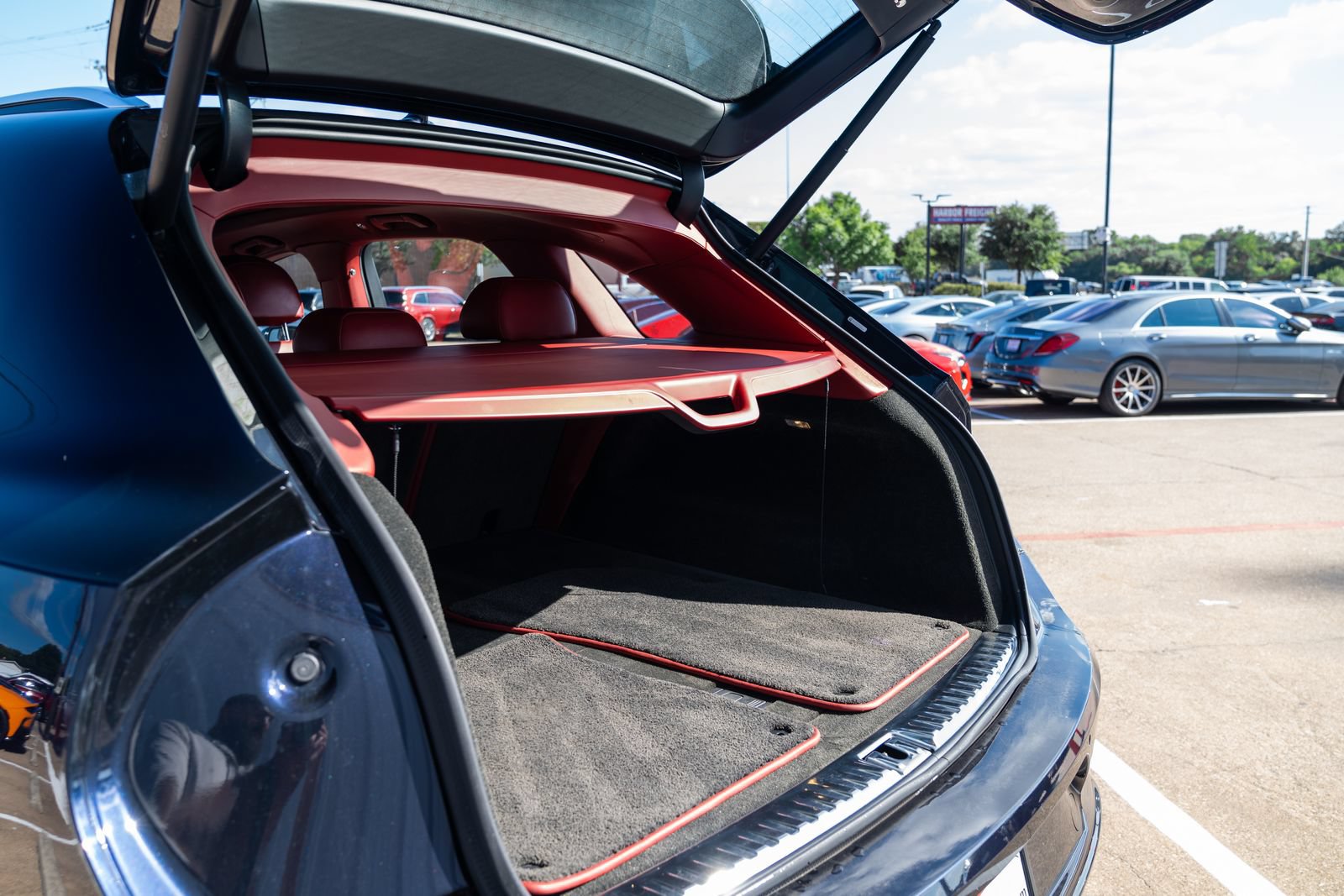 Used 2021 Bentley Bentayga AWD/4WD image 74