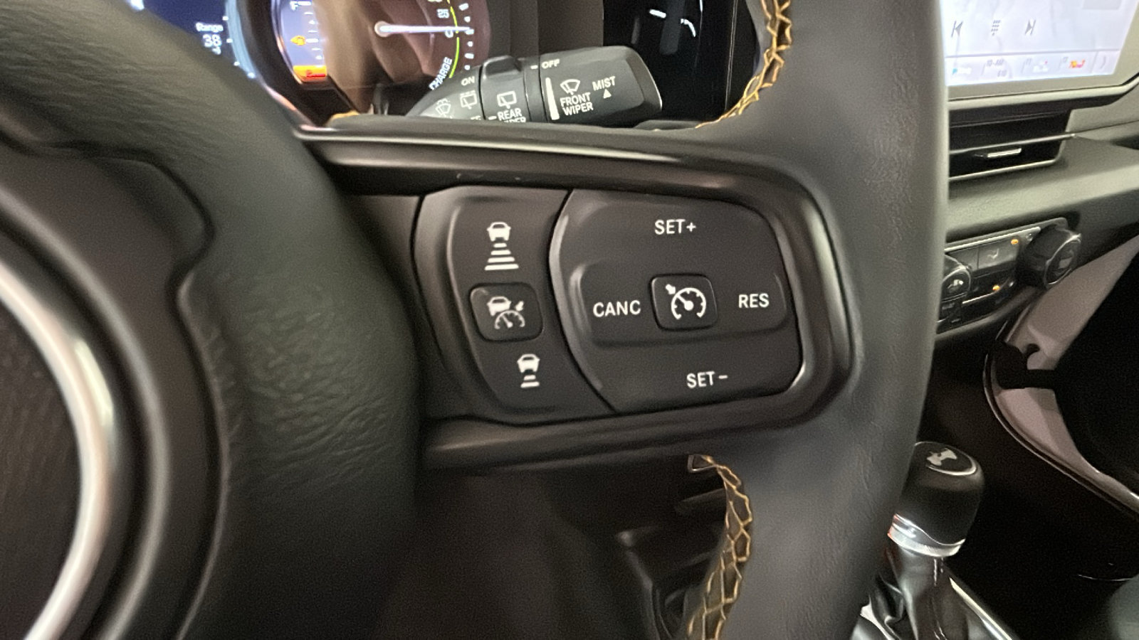 Used 2024 Jeep Wrangler Unlimited w/ Convenience Group AWD/4WD image 20