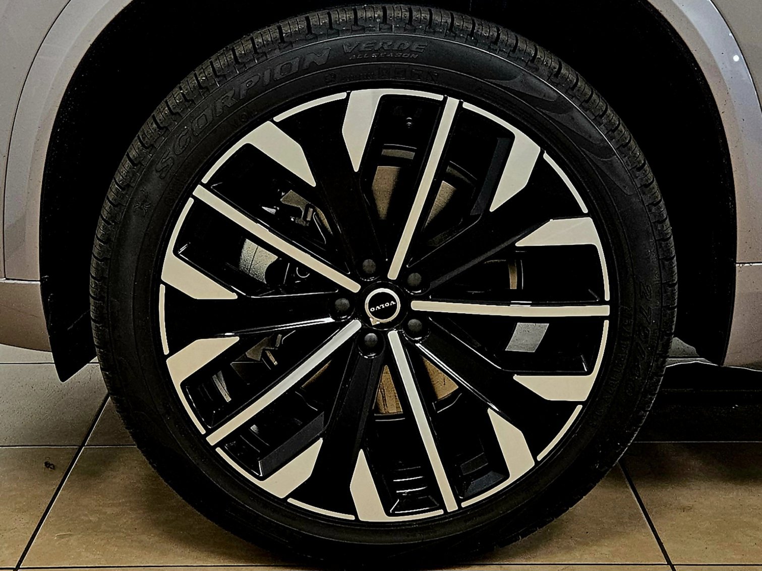 New 2026 Volvo XC90 B6 Plus w/ Protection Package image 50