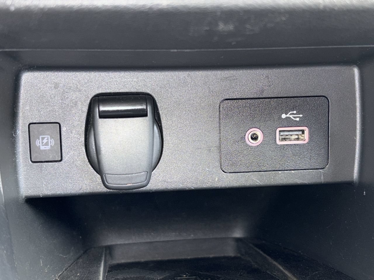 Used 2024 Nissan Versa SV FWD image 17